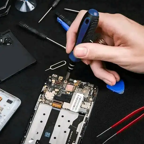 Κοντινό πλάνο επισκευής κινητού για την mobile έκδοση του TechNick