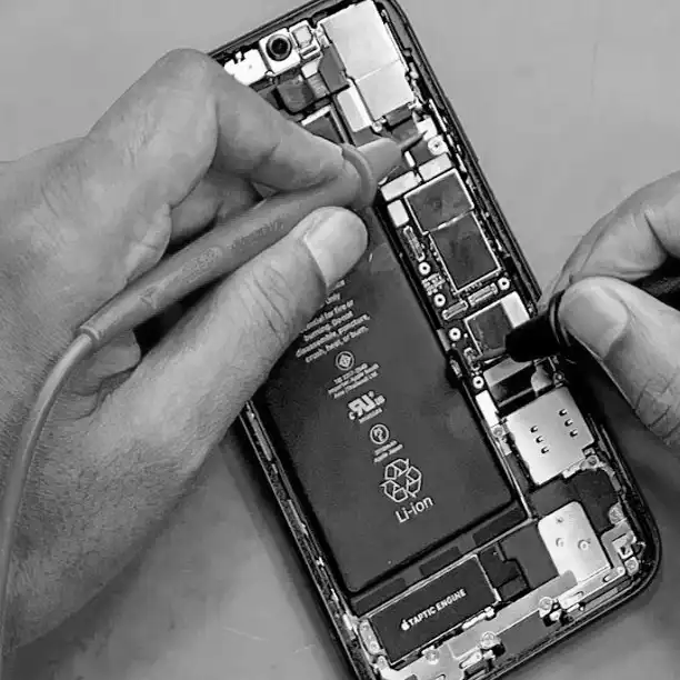 Εξειδικευμένη επισκευή κινητών σε επίπεδο μητρικής πλακέτας με μικροκολλήσεις στο Γαλάτσι.